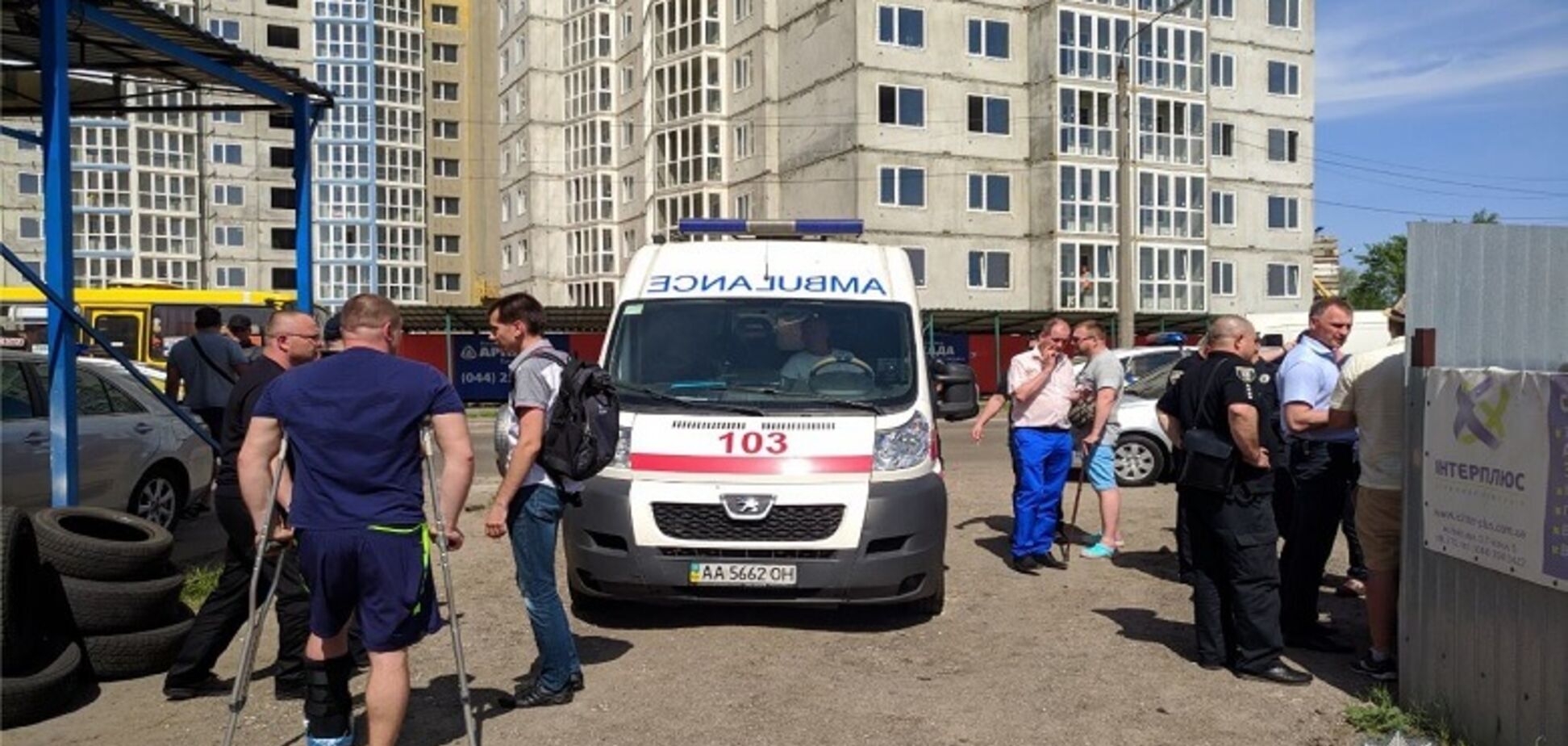 Кавказская группировка устроила стрельбу в Киеве: ранен СБУшник