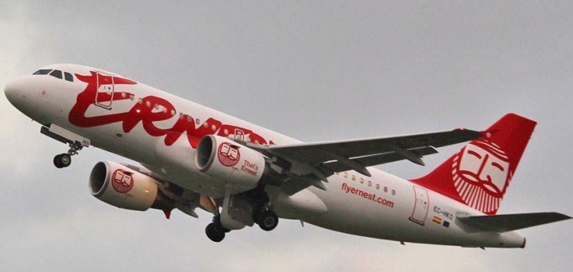 'Царапины и вмятина': в 'Жулянах' рассказали подробности ЧП с самолетом