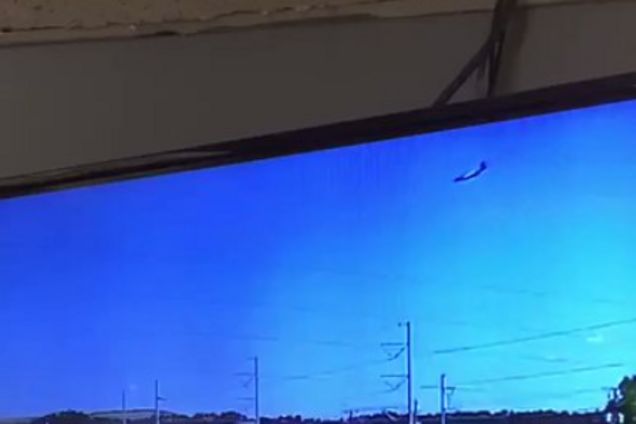 Рухнул на трассу: момент авиакатастрофы в США попал на видео