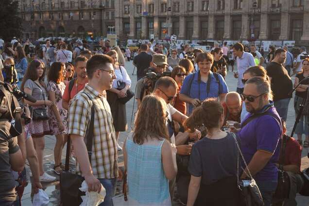 'Поминки' по Бабченку: на Майдані відсвяткували 'воскресіння' журналіста