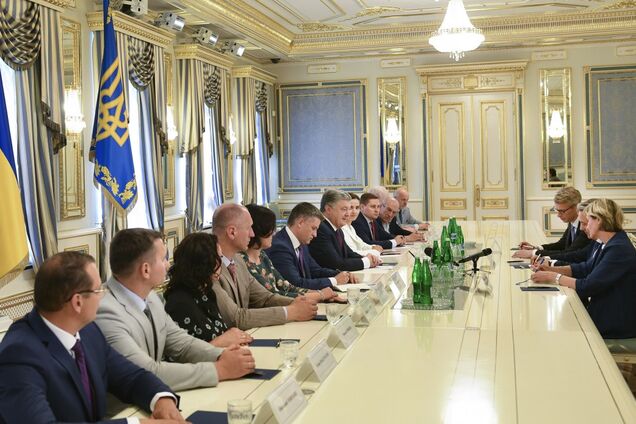 Обновление НКРЭКУ: Порошенко рассказал о грядущих изменениях