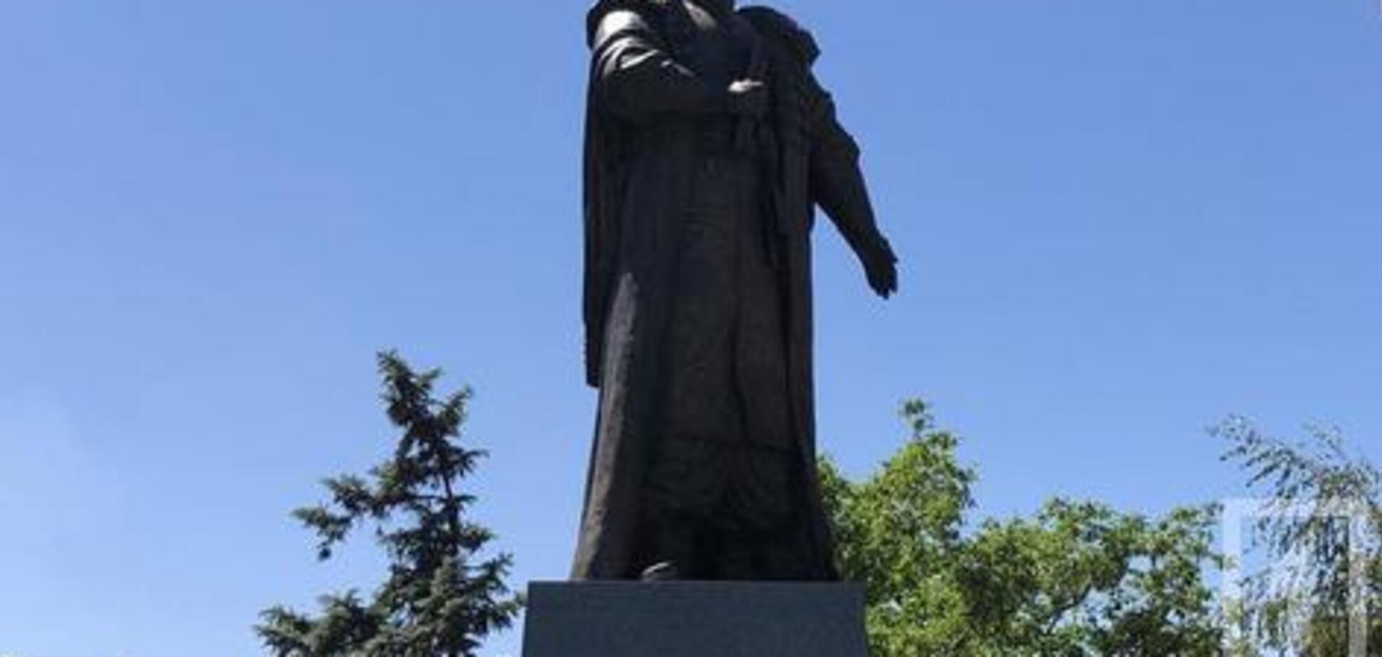 В Кривом Роге открыли памятник последнему кошевому атаману Запорожской Сечи