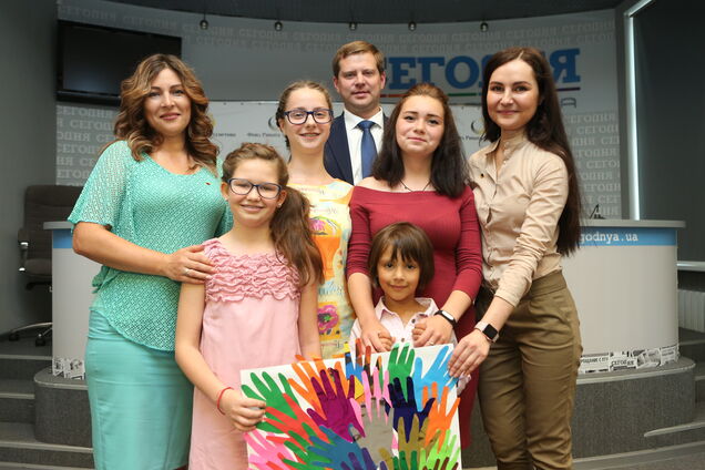 'Сиротству — нет!' В Украине более 9 тысяч детей обрели семьи