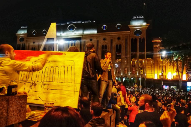 В Грузии несколько десятков тысяч человек вышли на протест: что произошло