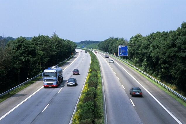 'Соединят всю Украину': в Кабмине запланировали построить 10 автобанов