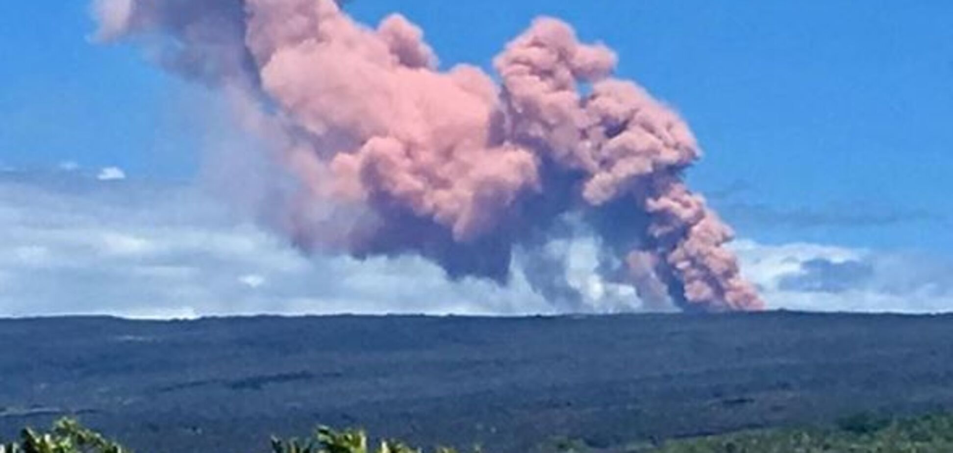 На Гавайях началось мощное извержение вулкана: объявлена эвакуация