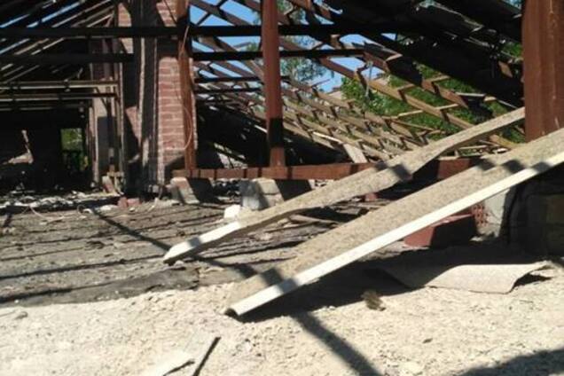 Террористы 'ДНР' обстреляли жилые дома Майорска: появились фото разрушений