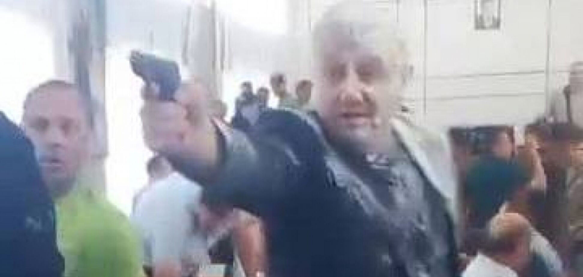 Кефір, зеленка і стрілянина: у міськраді Нікополя сталася бійка