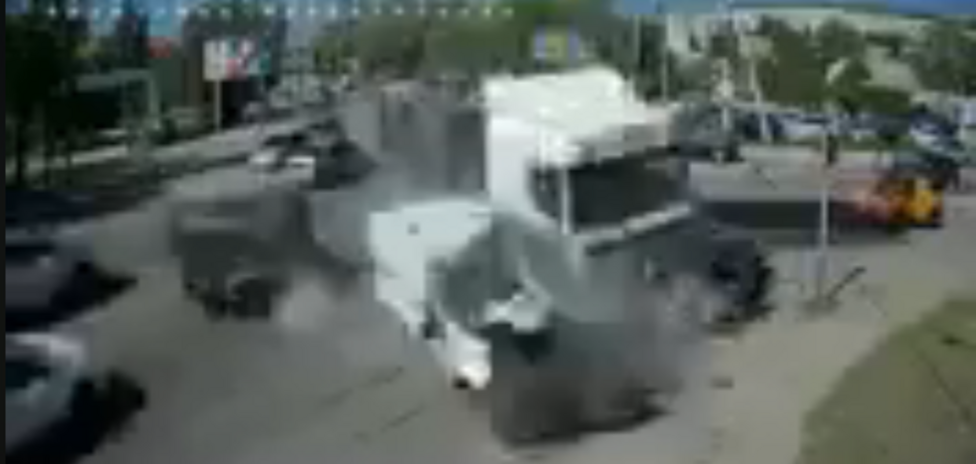 Момент смертельної ДТП з вантажівкою в Дніпрі потрапив на відео