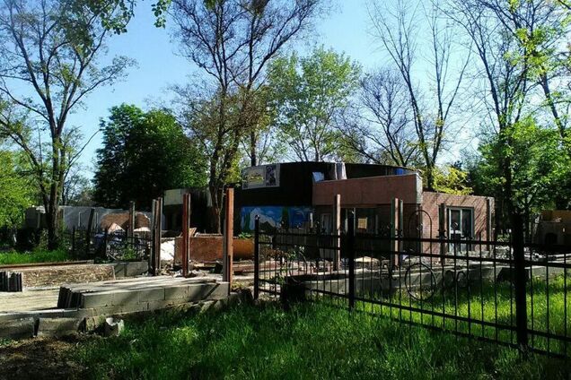 У Маріуполі знесли зоопарк з голодуючими птахами