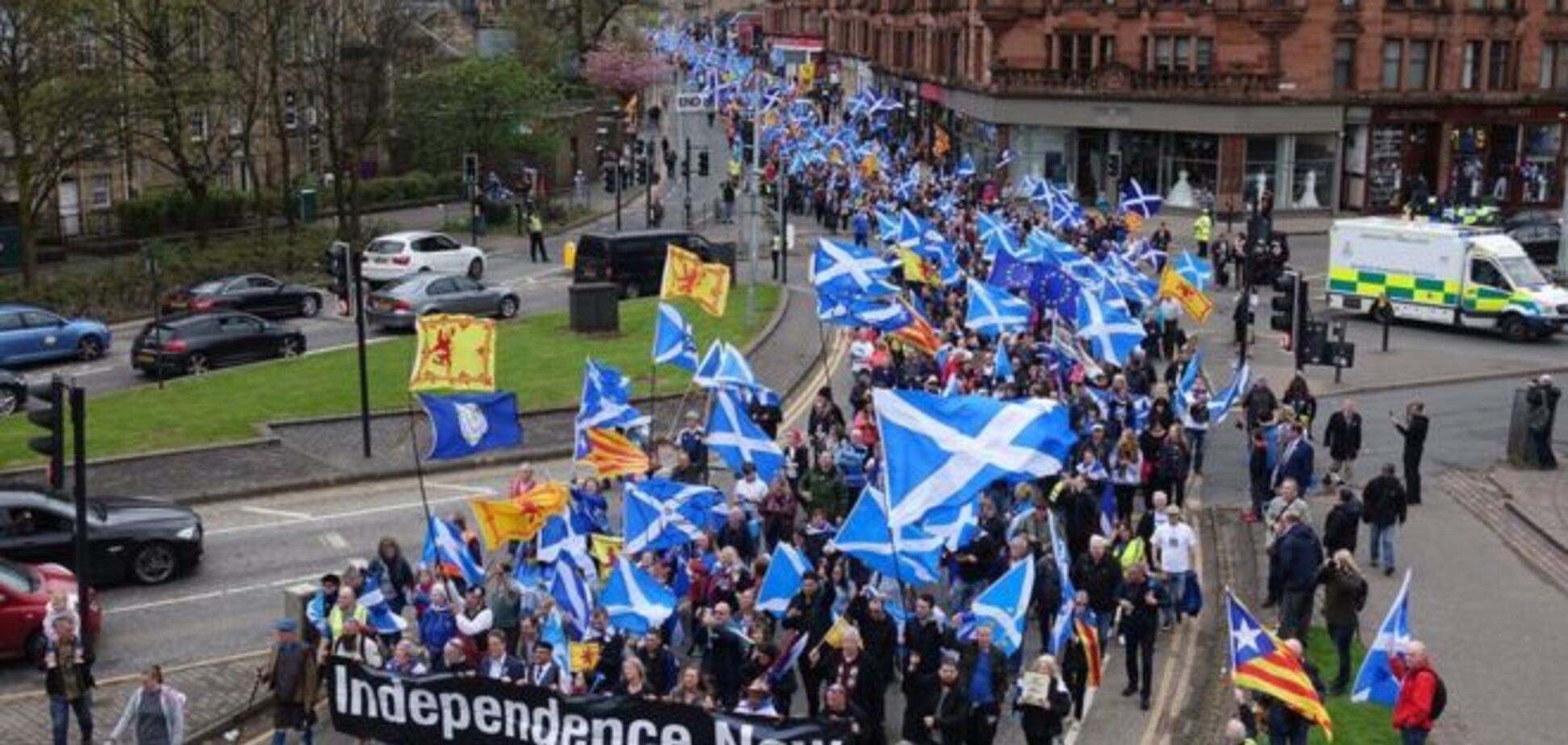 В Глазго десятки тысяч шотландцев требовали независимости