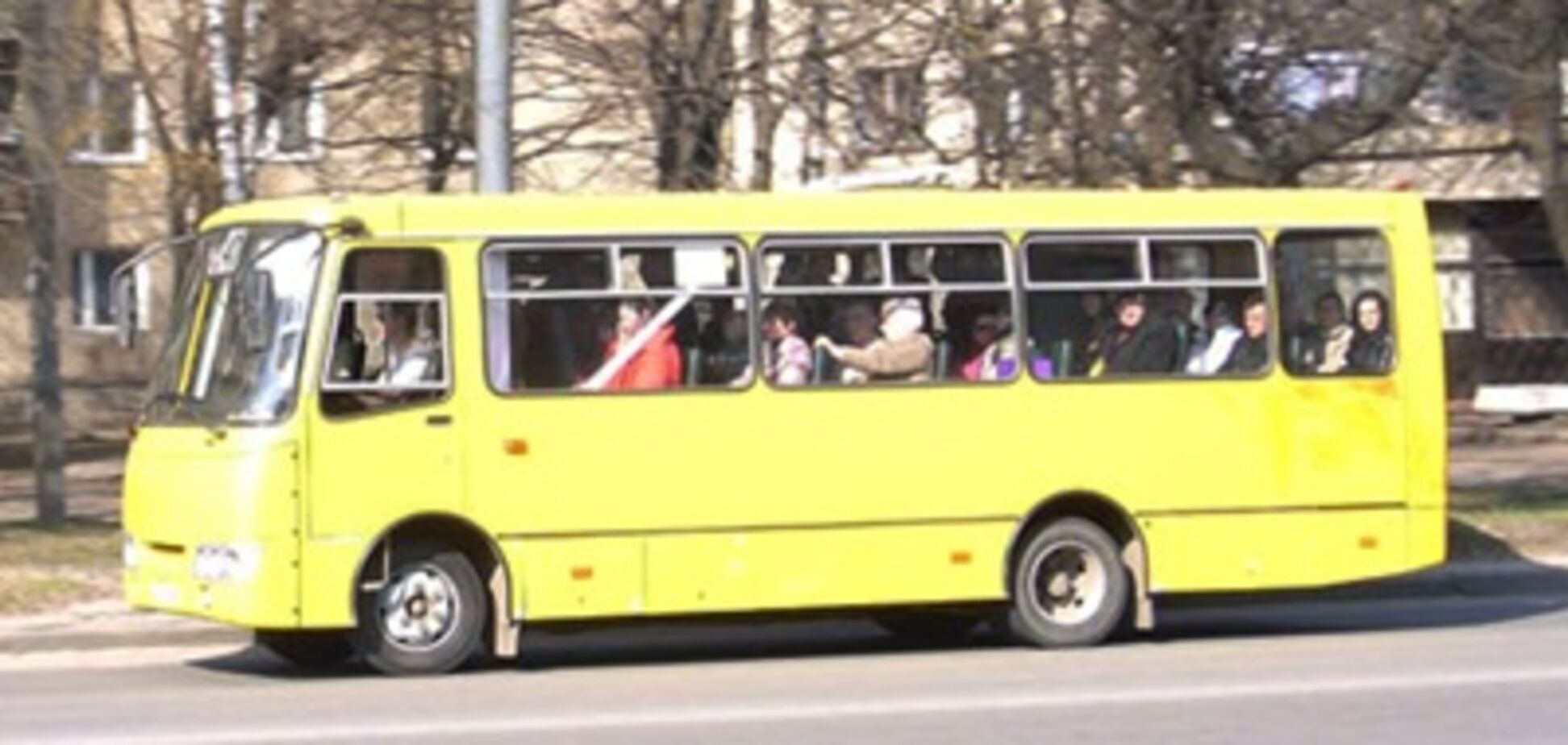 'Де картки жебрака?' На Прикарпатті водій маршрутки потрапив у скандал