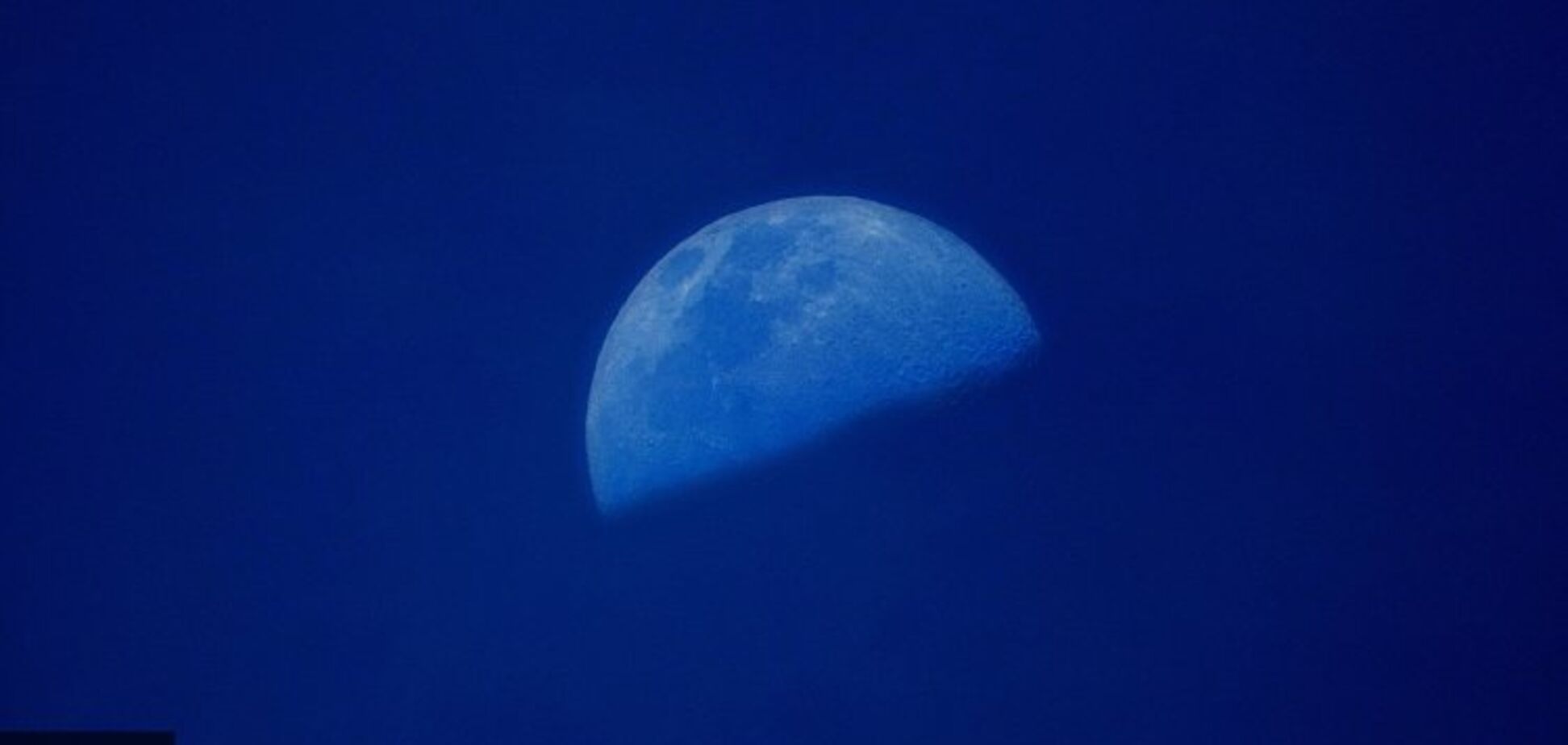 Жутковато: космонавт показал 'исчезающую' Луну