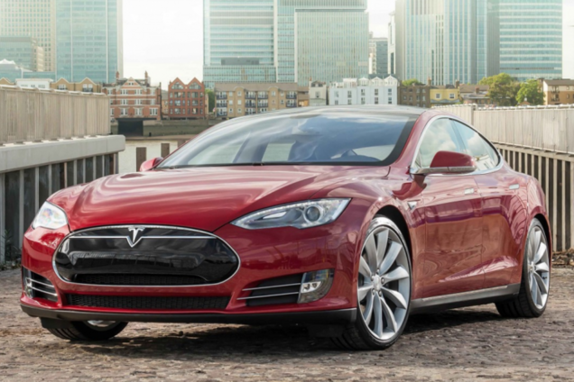 Три Tesla і мільйони готівки: як живе сім'я головного податківця Одеси