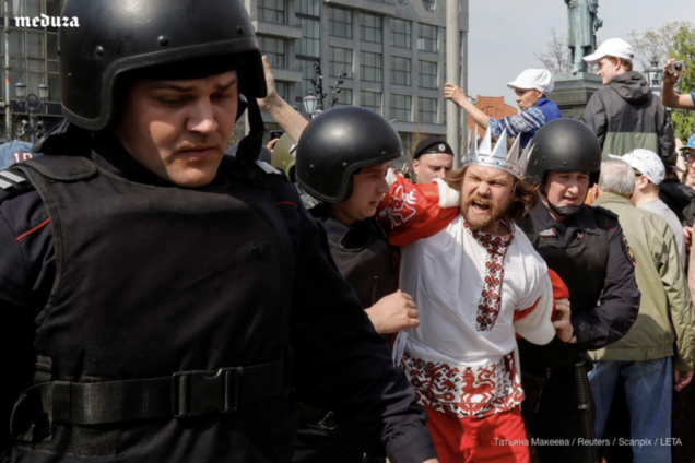 'Он нам не царь': в России на митингах задержали сотни человек