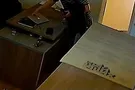 Украл за 13 секунд: в Киеве на камерах "засветился" вор, орудующий в офисах
