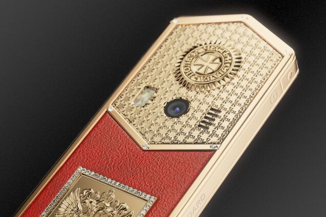 Бриллианты для 'царя': к инаугурации Путина сделали дорогущий телефон