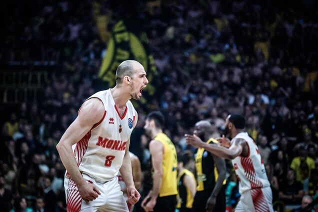 'Невероятный!' ФИБА восхитилась игрой баскетболиста сборной Украины в финале Лиги чемпионов