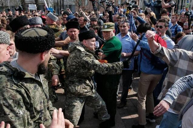 Российские 'титушки' - новый символ власти