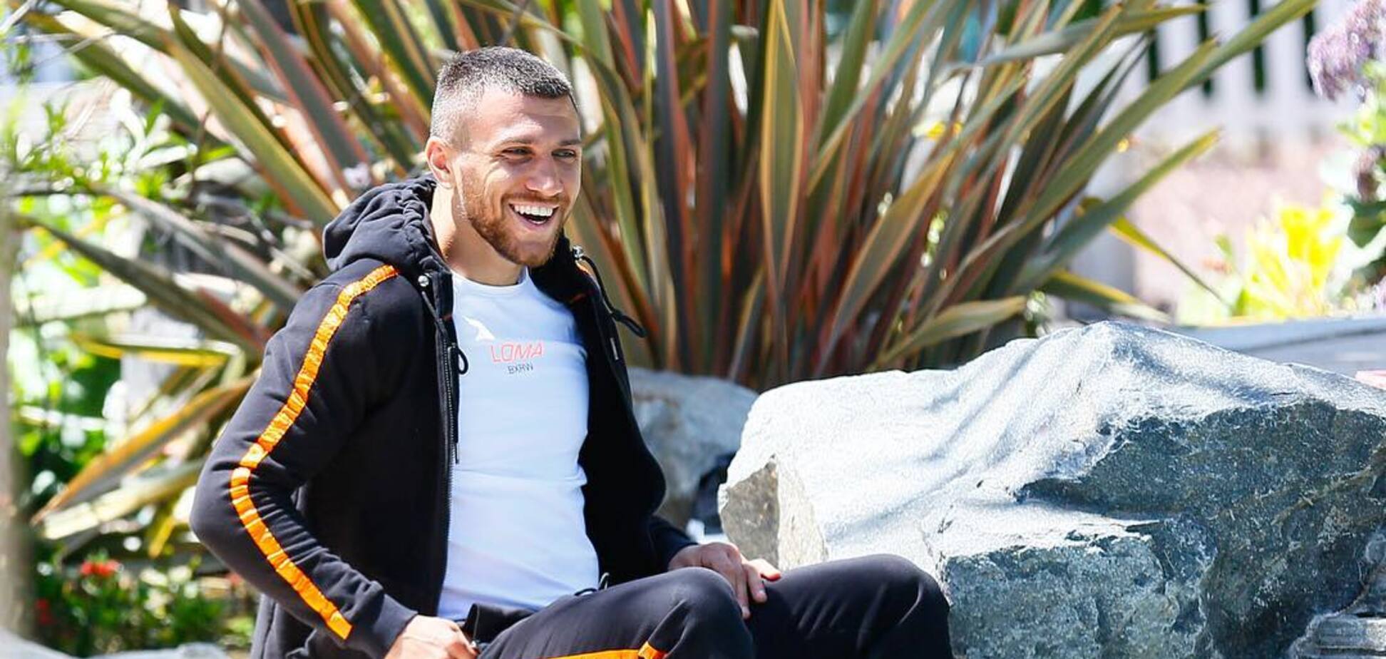 Вася тянет прикол. Ломаченко 'отправился' на бой с Линаресом: яркое видео