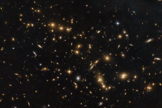 "Темні століття" Всесвіту: з'явилося фото найвіддаленіших скупчень галактик