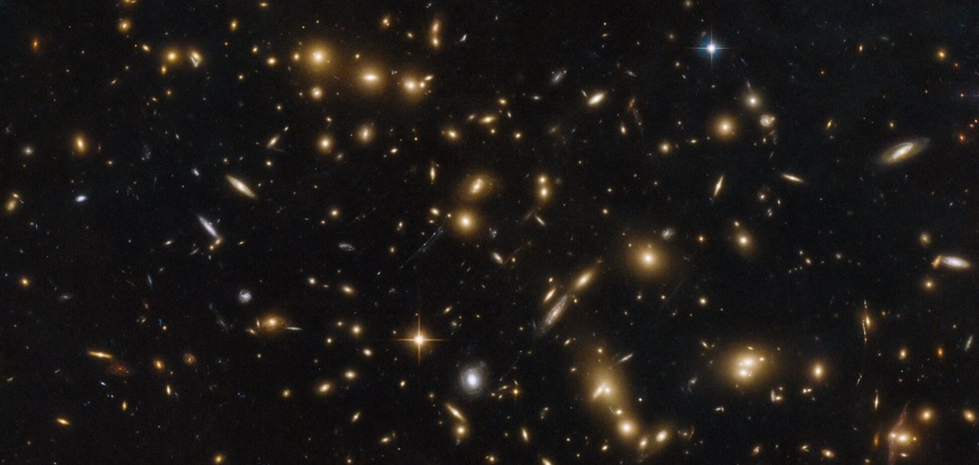 'Темные века' Вселенной: появилось фото самых далеких скоплений галактик