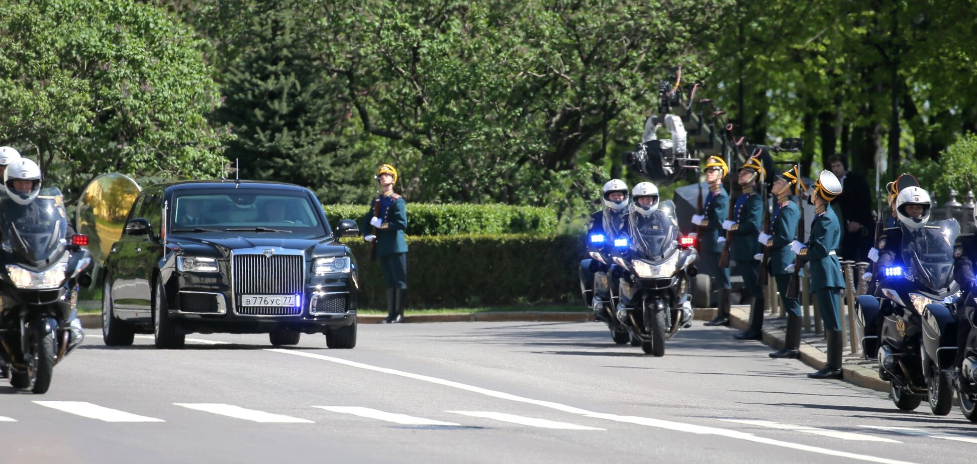 Лимузин 'Кортеж': что известно о личном броневике Путина