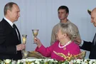 На полторы головы: раскрыт секрет роста Путина