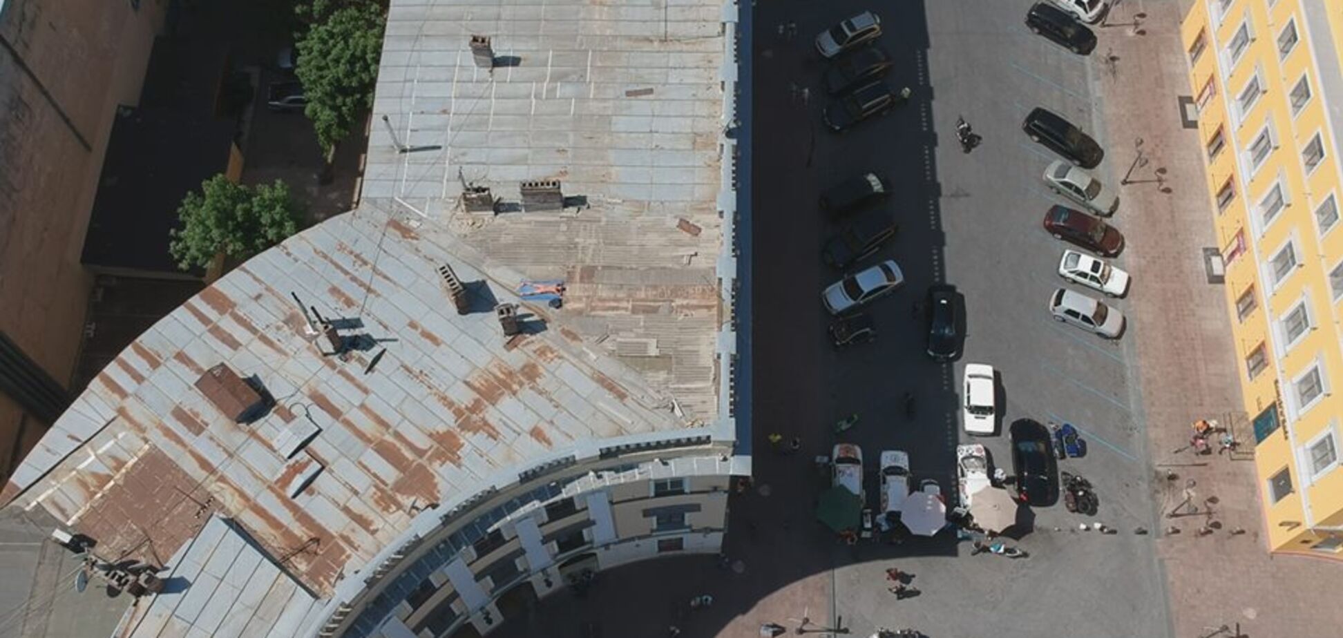В Одесі зняли нудиста на даху будинку