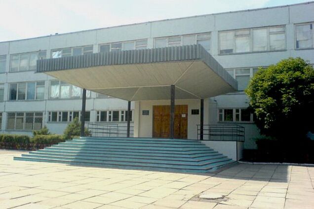 На Днепропетровщине школьникам массово стало плохо на линейке