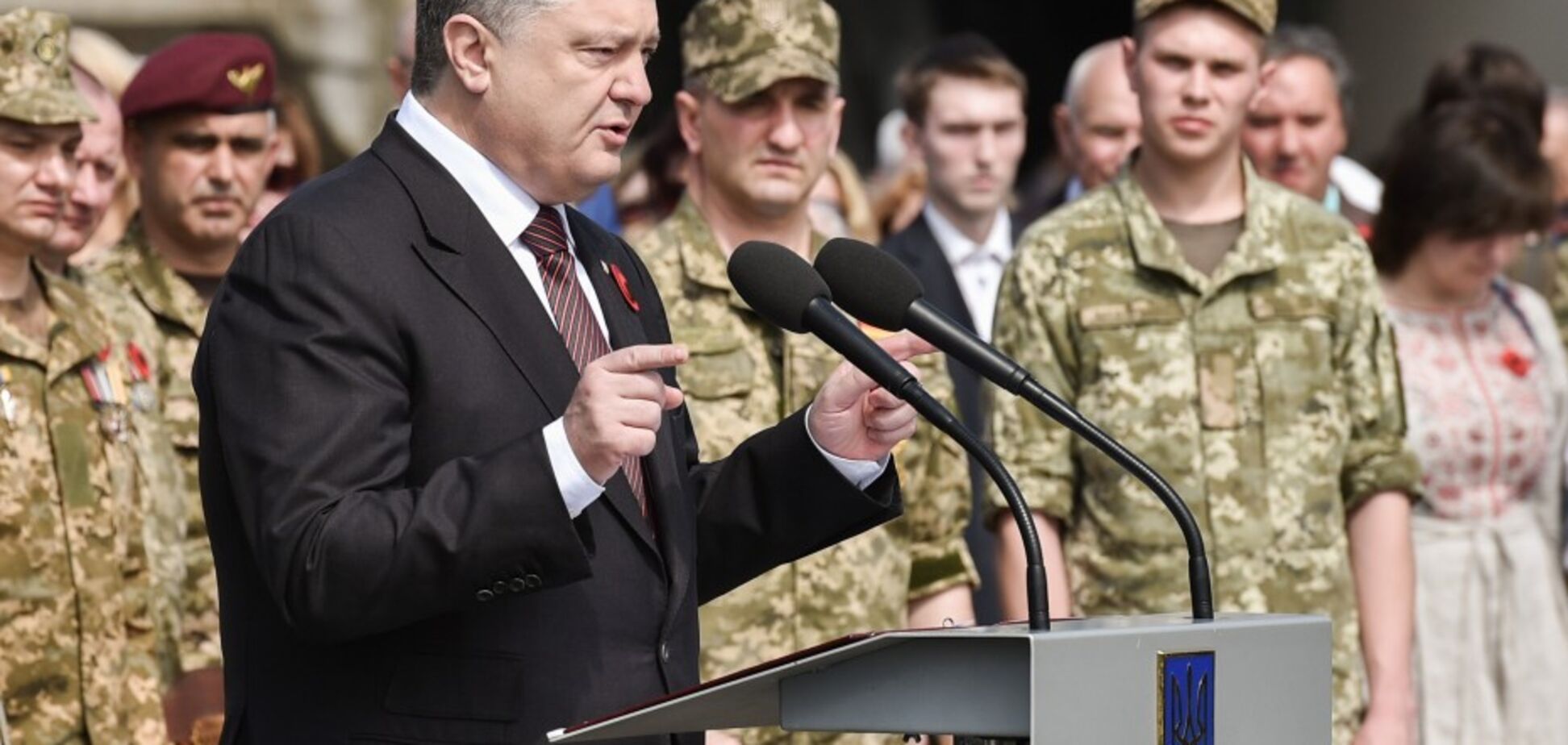 'Нічого спільного з агресором': Порошенко розставив крапки над 'і' щодо свят в Україні