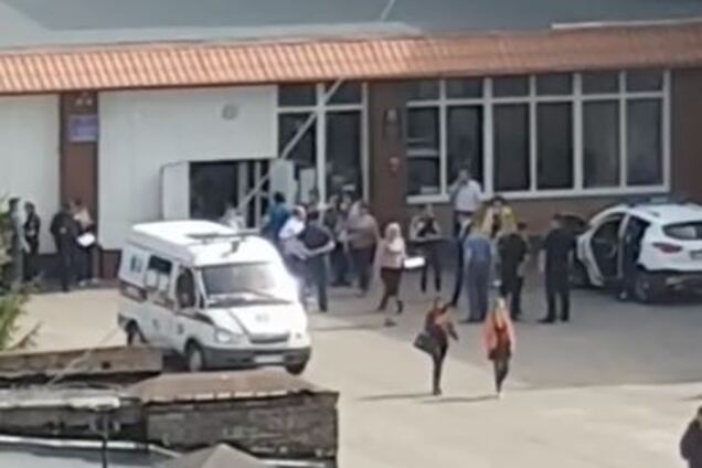 Масове отруєння в школі Черкас: з'явилися перші відео з місця НП