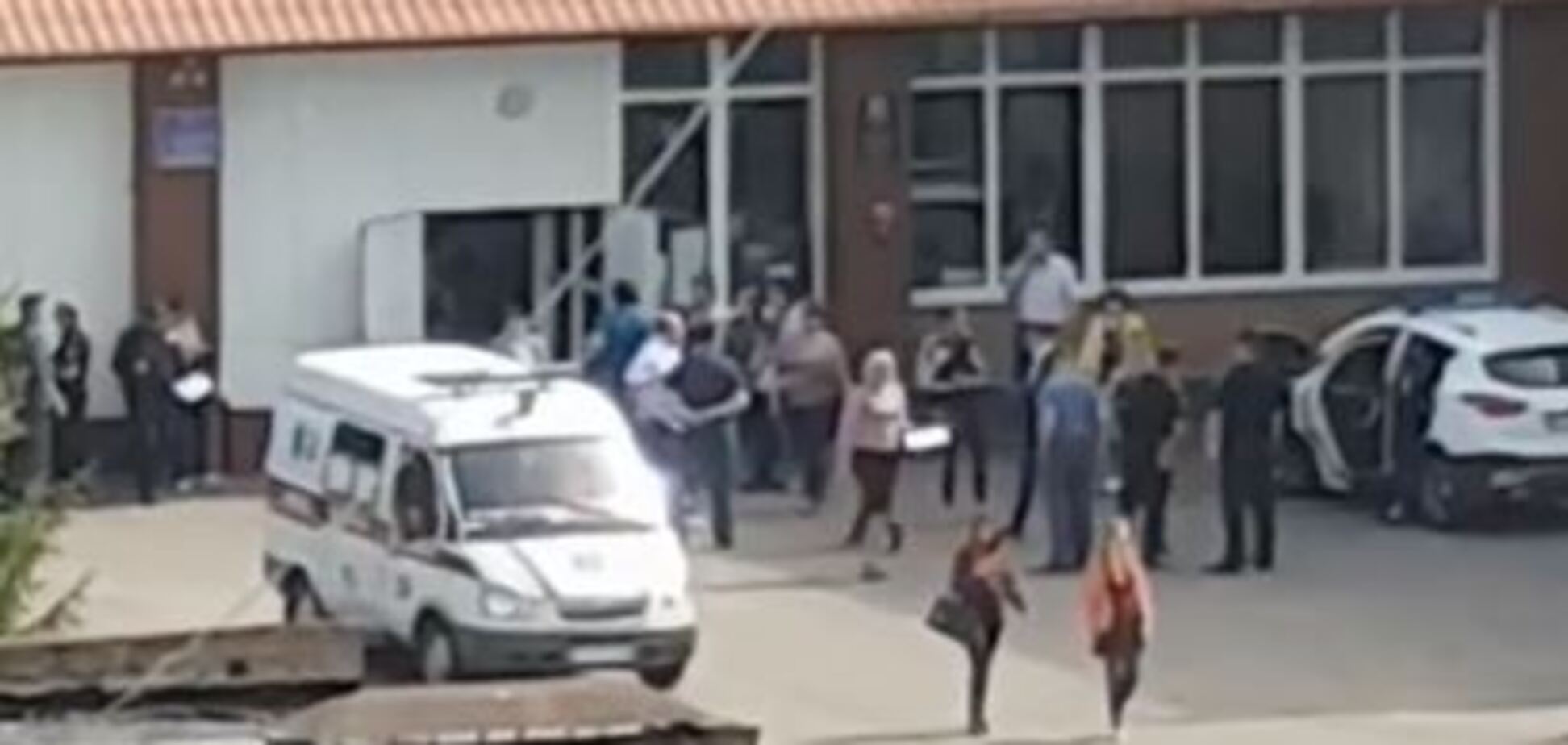 Масове отруєння в школі Черкас: з'явилися перші відео з місця НП