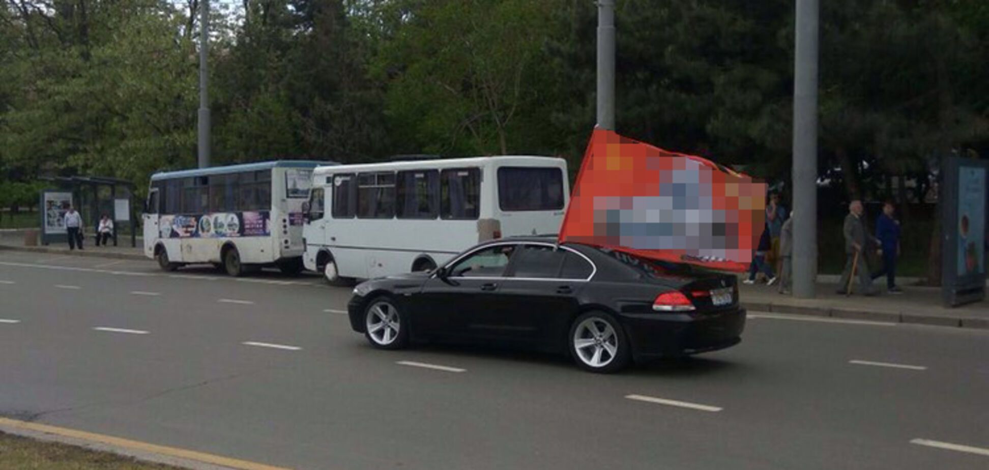 В Одесі затримали BMW з прапором і символікою СРСР