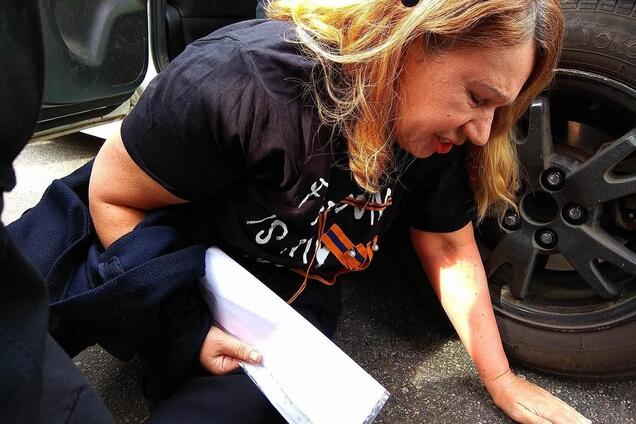 Повалили на пол и били: мать Бережной рассказала о задержании 9 мая