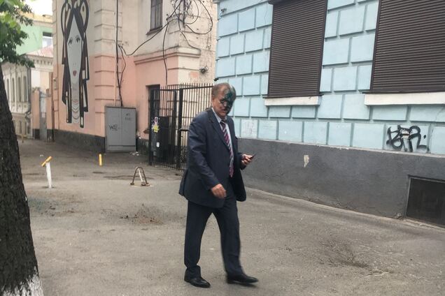 В Киеве облили зеленкой и фекалиями спонсора 'Бессмертного полка'