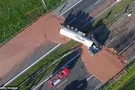 В Польше дорогу залило шоколадом после ДТП