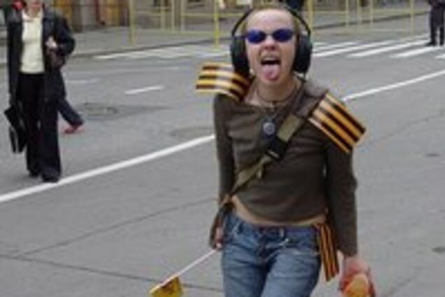 'Победоножка': россиян раскритиковали за угар 9 Мая