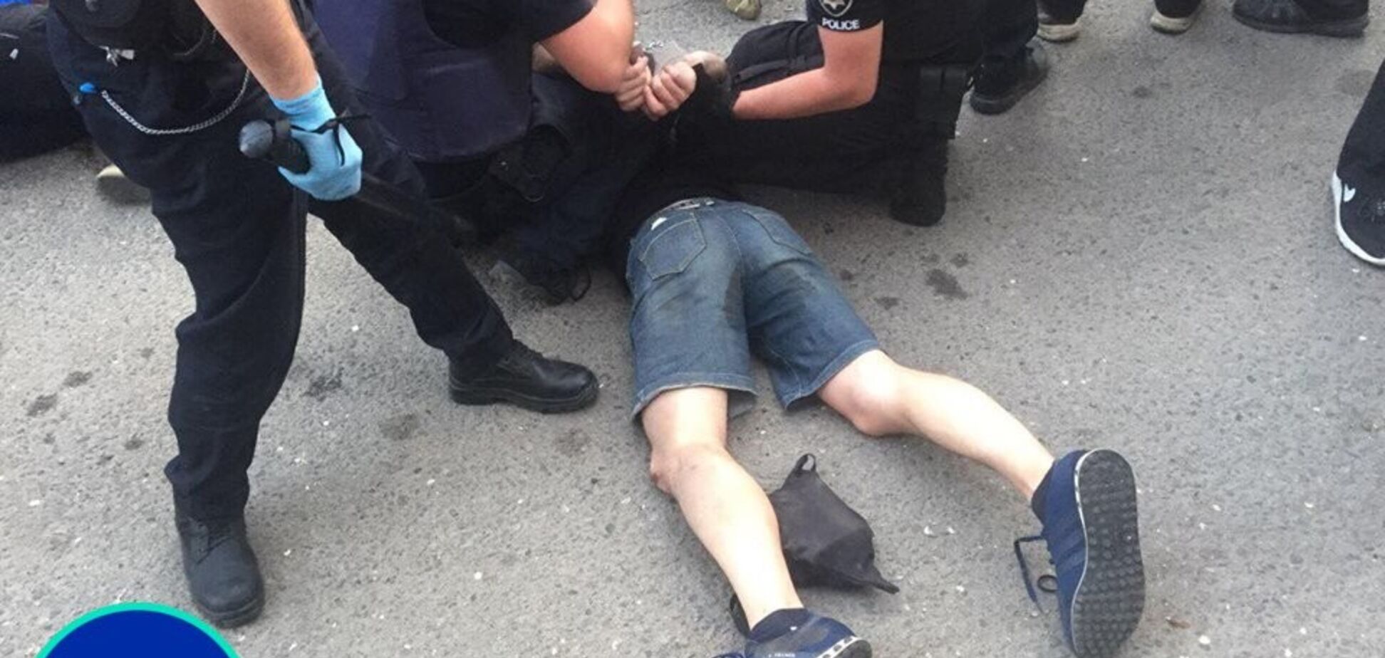 Ультрас устроили массовую драку с полицией на финале КУ по футболу