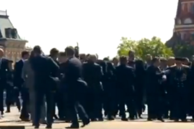 'Діди воювали': в Росії охорона Путіна жорстко відштовхнула ветерана. Відео інциденту