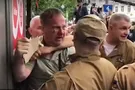 "Жлобяры и гниды": в Киеве разбили нос оскорбившему АТОшников адепту России