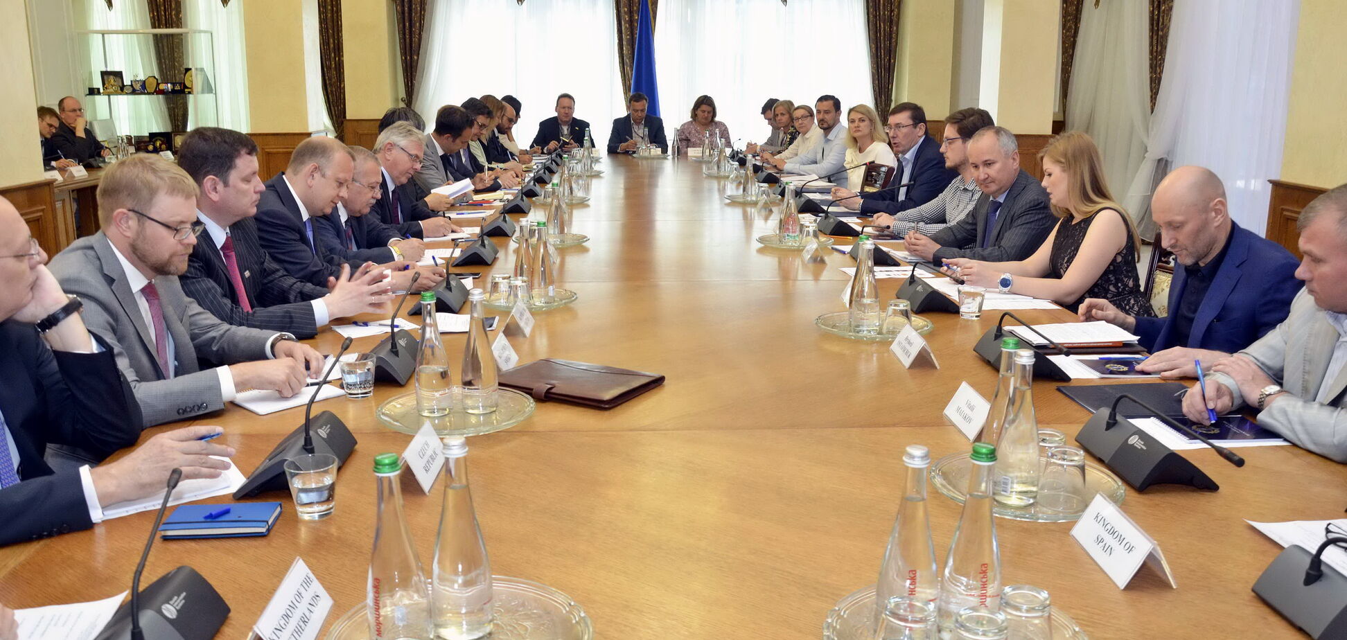 'Вбивство' Бабченка: Луценко і Грицак відзвітували перед дипломатами про спецоперацію