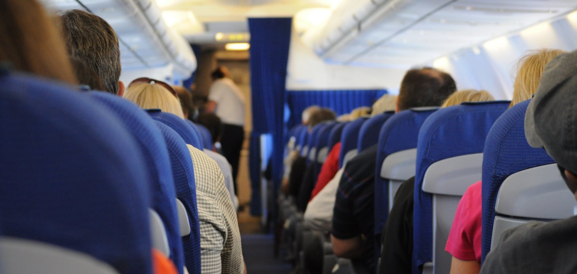 Кто раздражает в самолете: составлен рейтинг 'адских' пассажиров