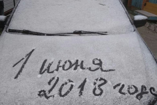 Росію завалило снігом в перший день літа: з'явилися фото і відео