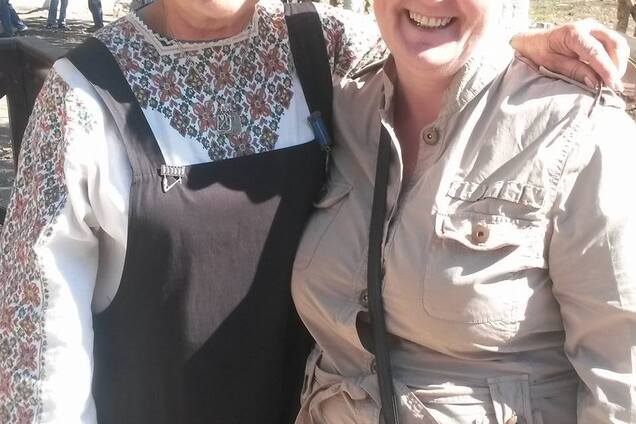 Масові підпали і похоронний вінок: на Донбасі влаштували 'полювання' на волонтера