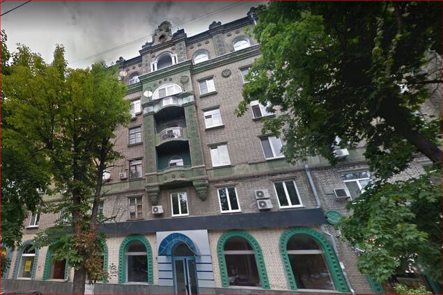 'Людям на голови': дніпрян налякали падінням бетонних куль. Відео