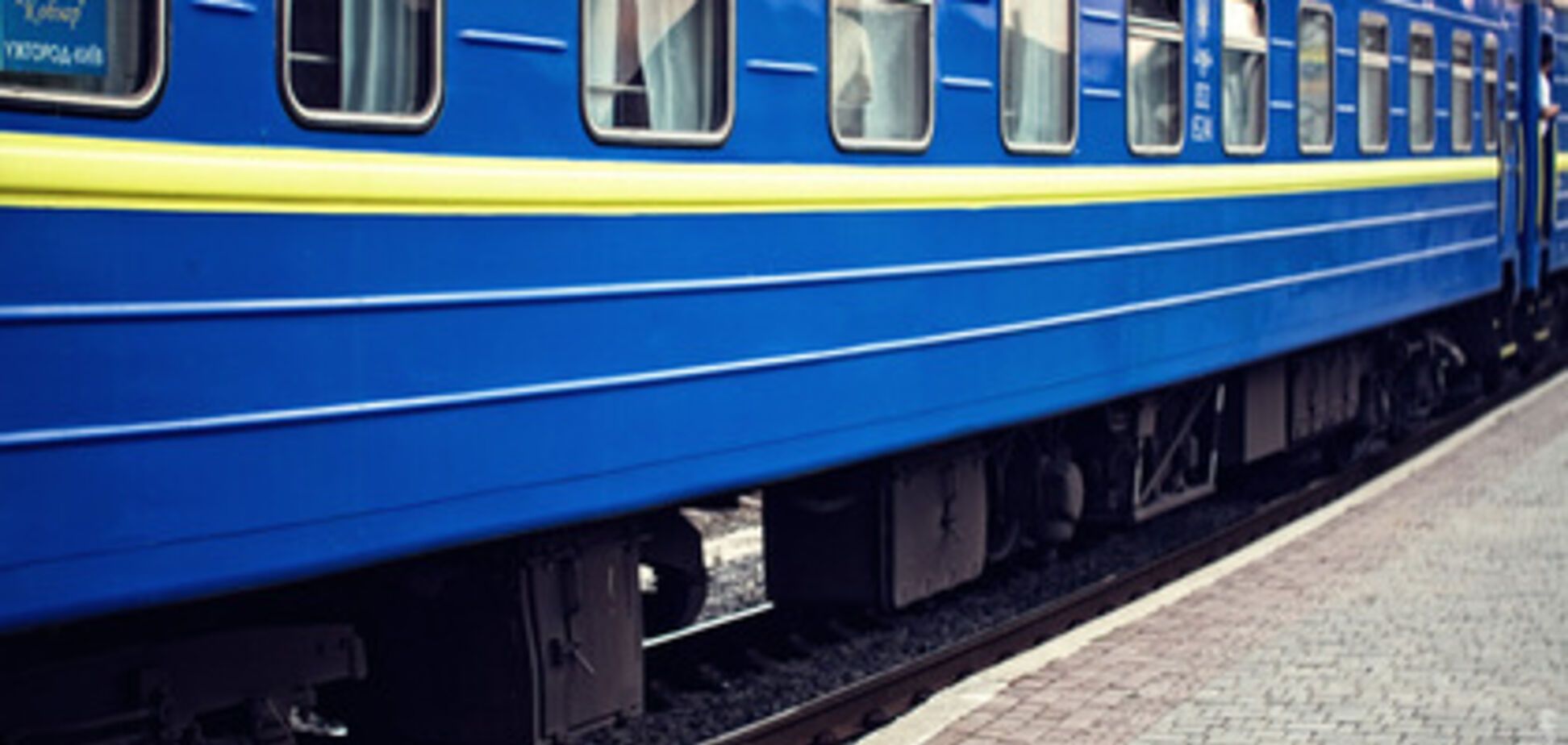 Украли провода: на Львовщине 'застрял' поезд на популярный курорт
