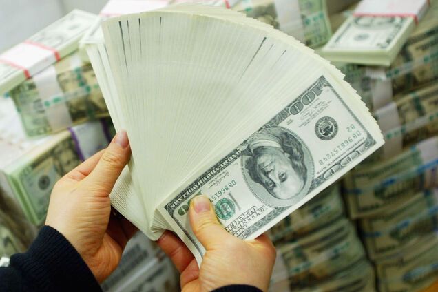 Українці продали рекордний обсяг валюти