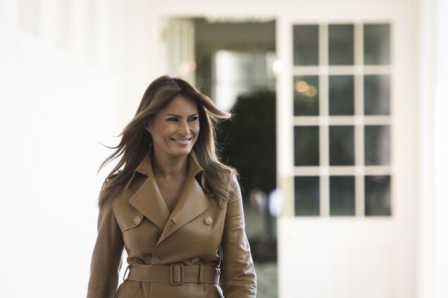 Мелания Трамп впервые вышла в свет после скандала с курткой