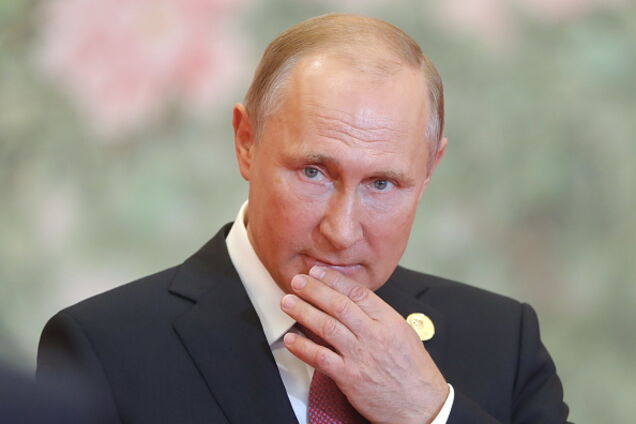 Путин рассказал, как просился в отставку